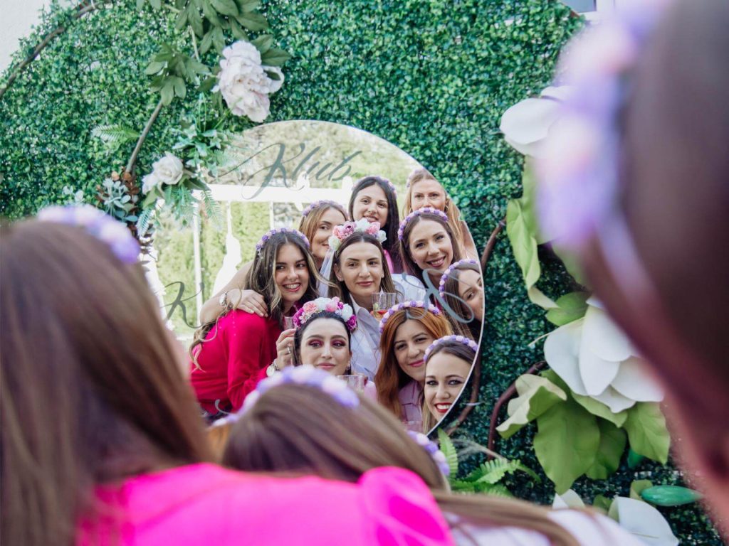 fotograf-za-devojacko-vece-cena-novi-sad-fotografarija-marija-reboci Fotograf za devojačko veče u Novom Sadu – Marija Rebović, Fotografarija, cena profesionalnog fotografisanja.